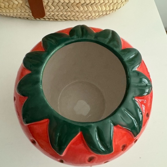 Strawberry Ceramic Planter/ Vase/Decor NWOT - Picture 4 of 7